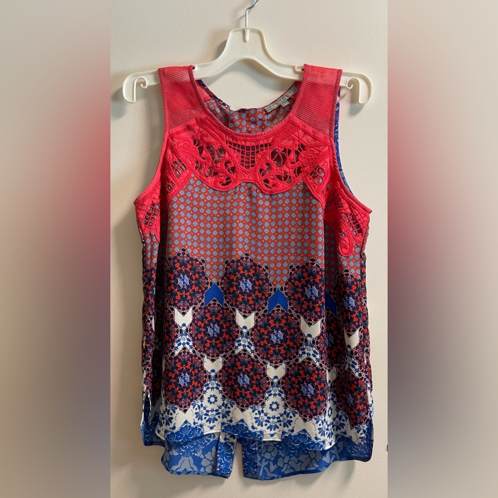 Danielrainn women’s tank new like condition . Beautiful colors